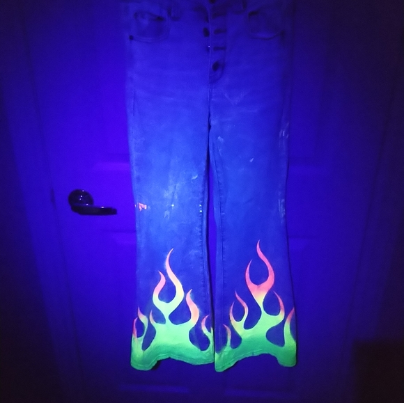 Custom one of a kind flame paint job American Eagle jeans Size 26x29 - Picture 2 of 8